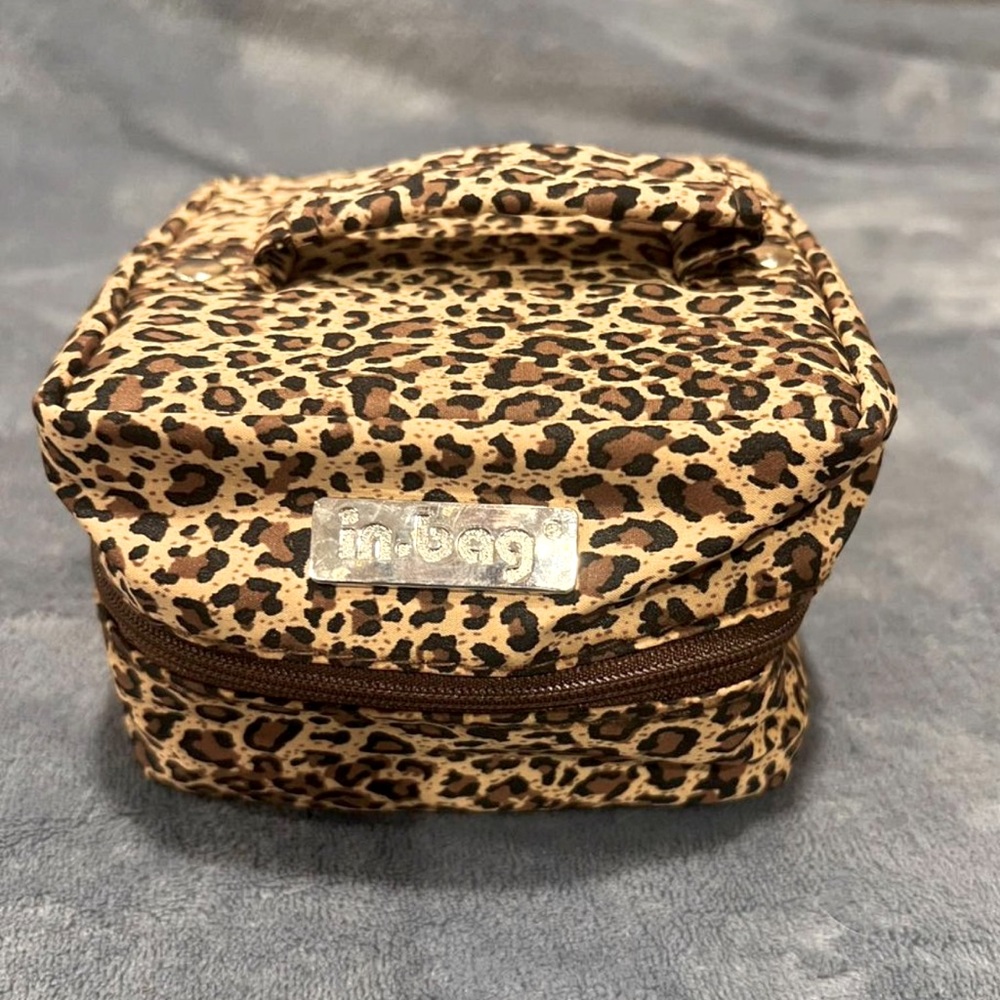 PurseN jewelry case. Versitile. Multiple separate bags.